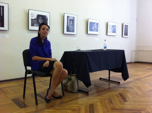 Софья Троценко, директор арт-центра "Винзавод", на встрече перед открытием выставки